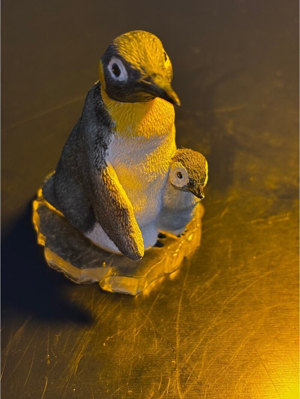 Safari Ltd. EUC Emperor Penguin with Baby Figurine 4.5"